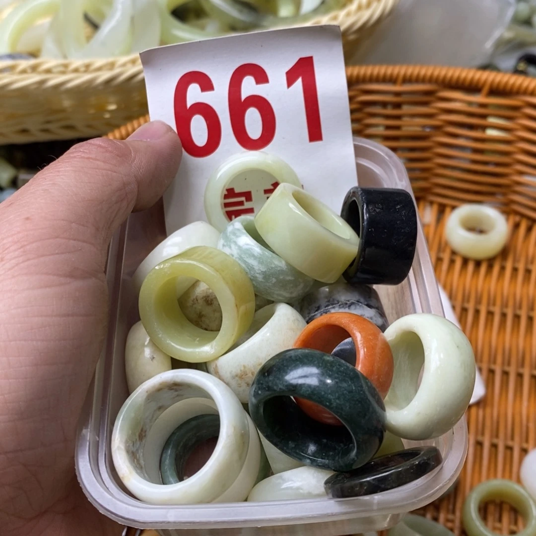 蛇纹石玉挂坠未镶嵌