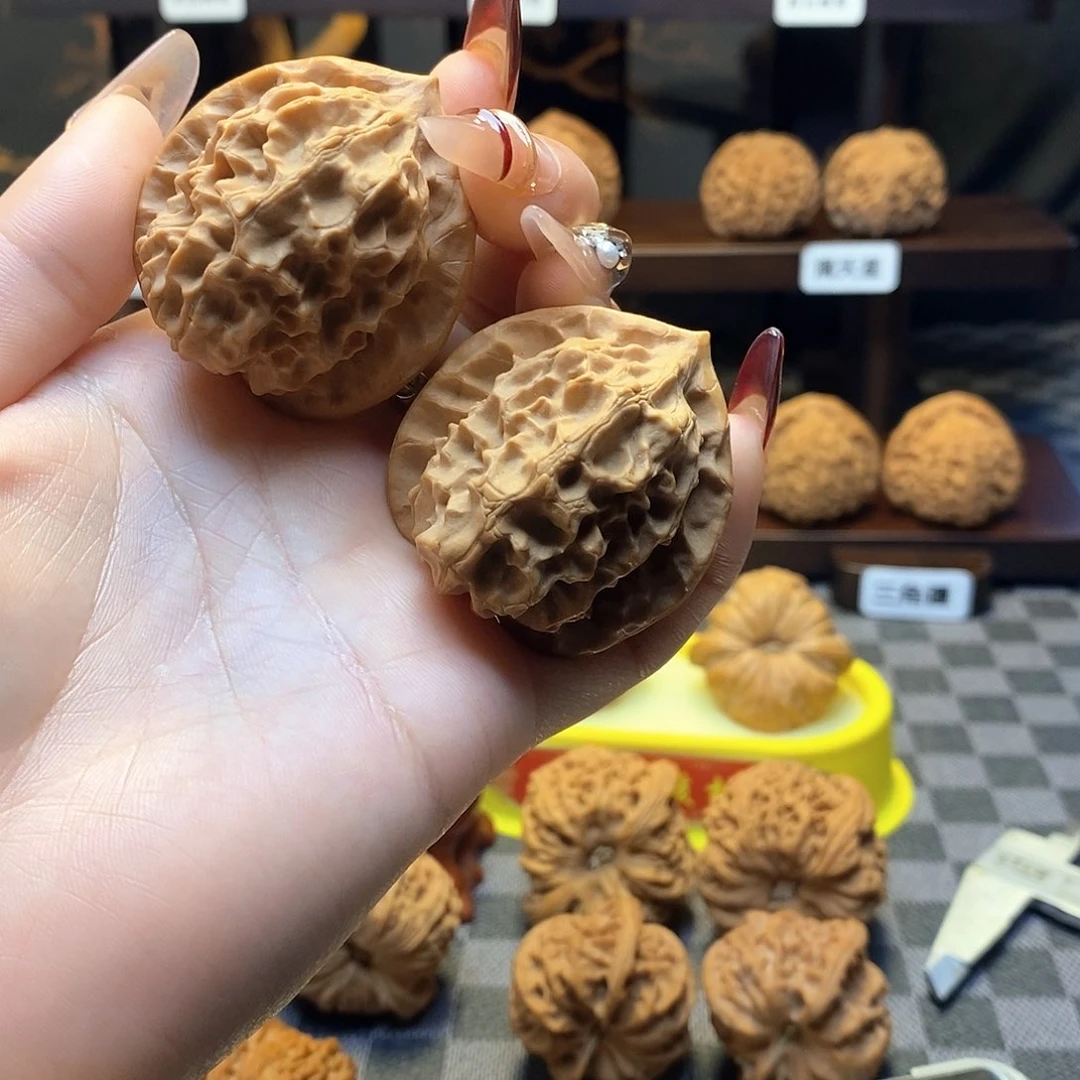 核桃把件龙鳞核桃有修卡40