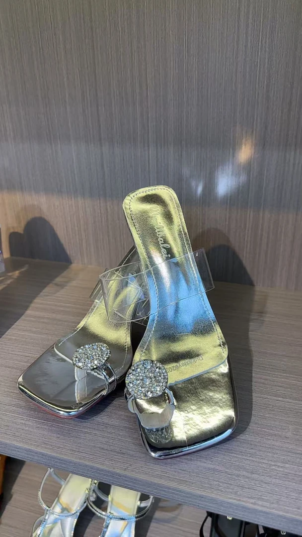 布阁服饰高跟凉鞋