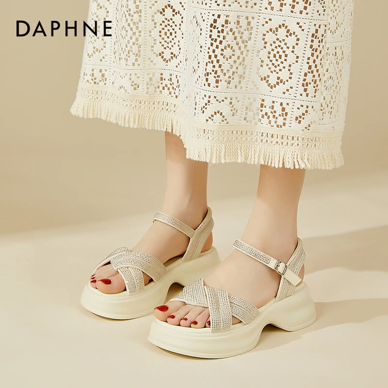 Daphne/达芙妮水钻一字扣厚底凉鞋女夏季新款时尚运动休闲罗马鞋