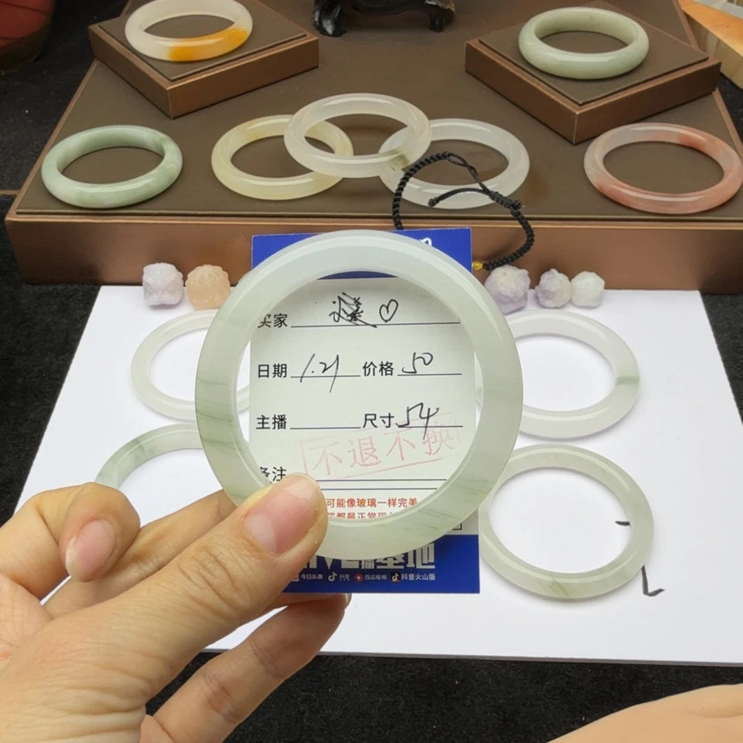 石英质玉手镯未镶嵌J****?