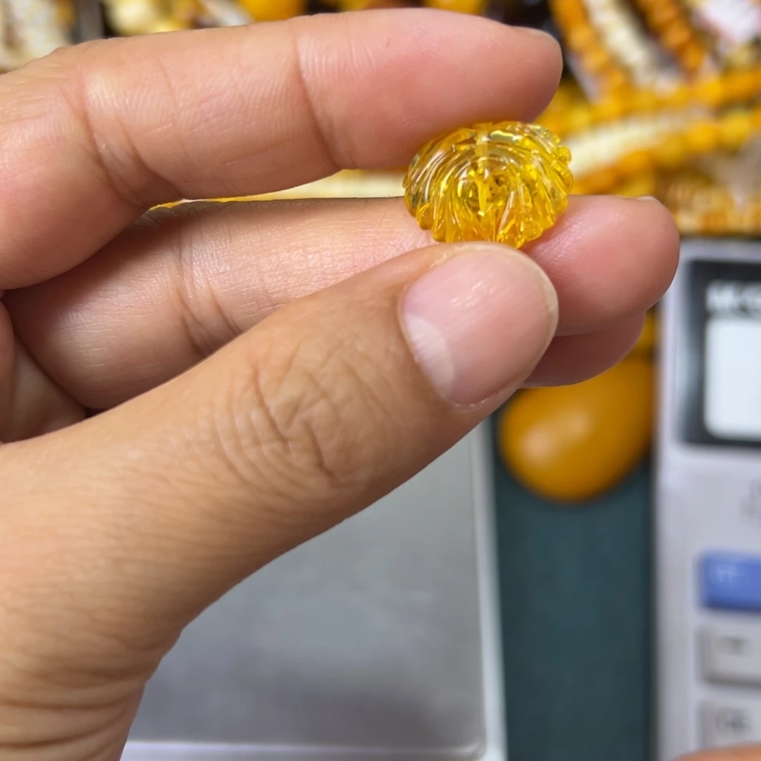 未镶嵌琥珀珠宝奇石790