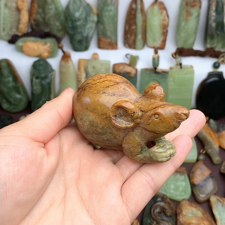 岫岩河磨玉（透闪石质玉）未镶嵌把件