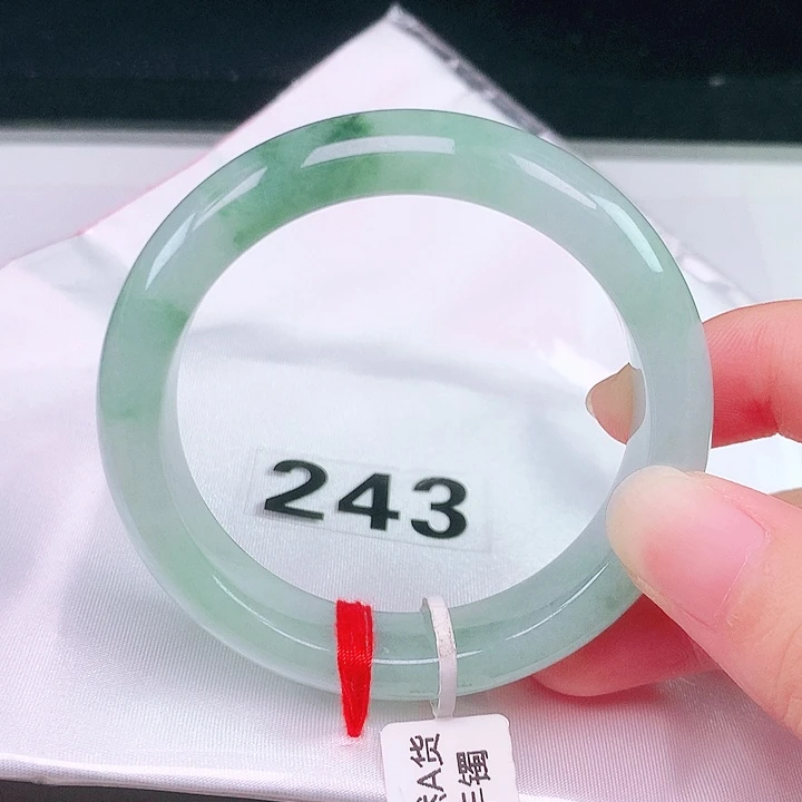 翡翠未镶嵌手镯52