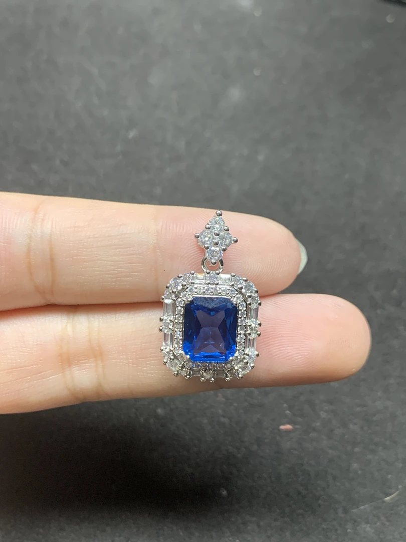 培育蓝宝石时尚大气上档次-合金轻奢皇家蓝吊坠P1017 送链子