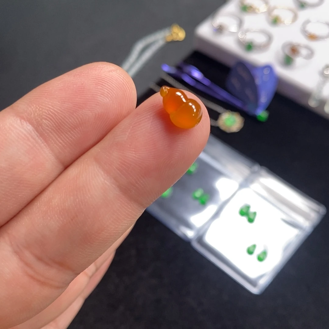 翡翠裸石红翡葫芦