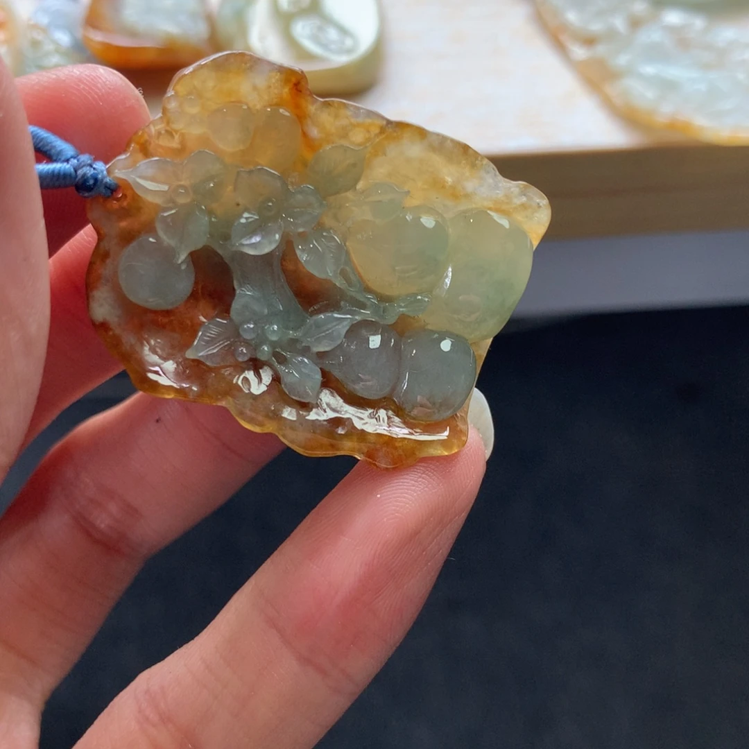 翡翠未镶嵌颈饰吊坠