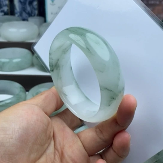未镶嵌手镯石英质玉（金丝玉）