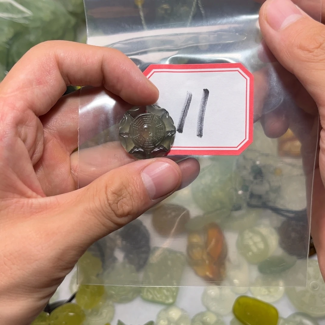 小***呆合金蛇纹石玉颈饰