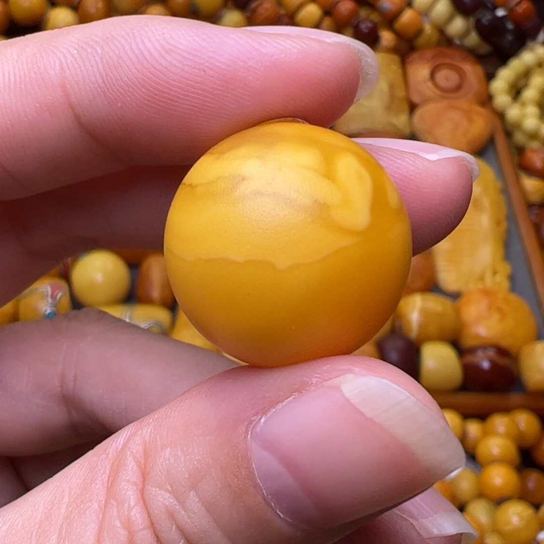 醉***柳琥珀未镶嵌珠宝奇石