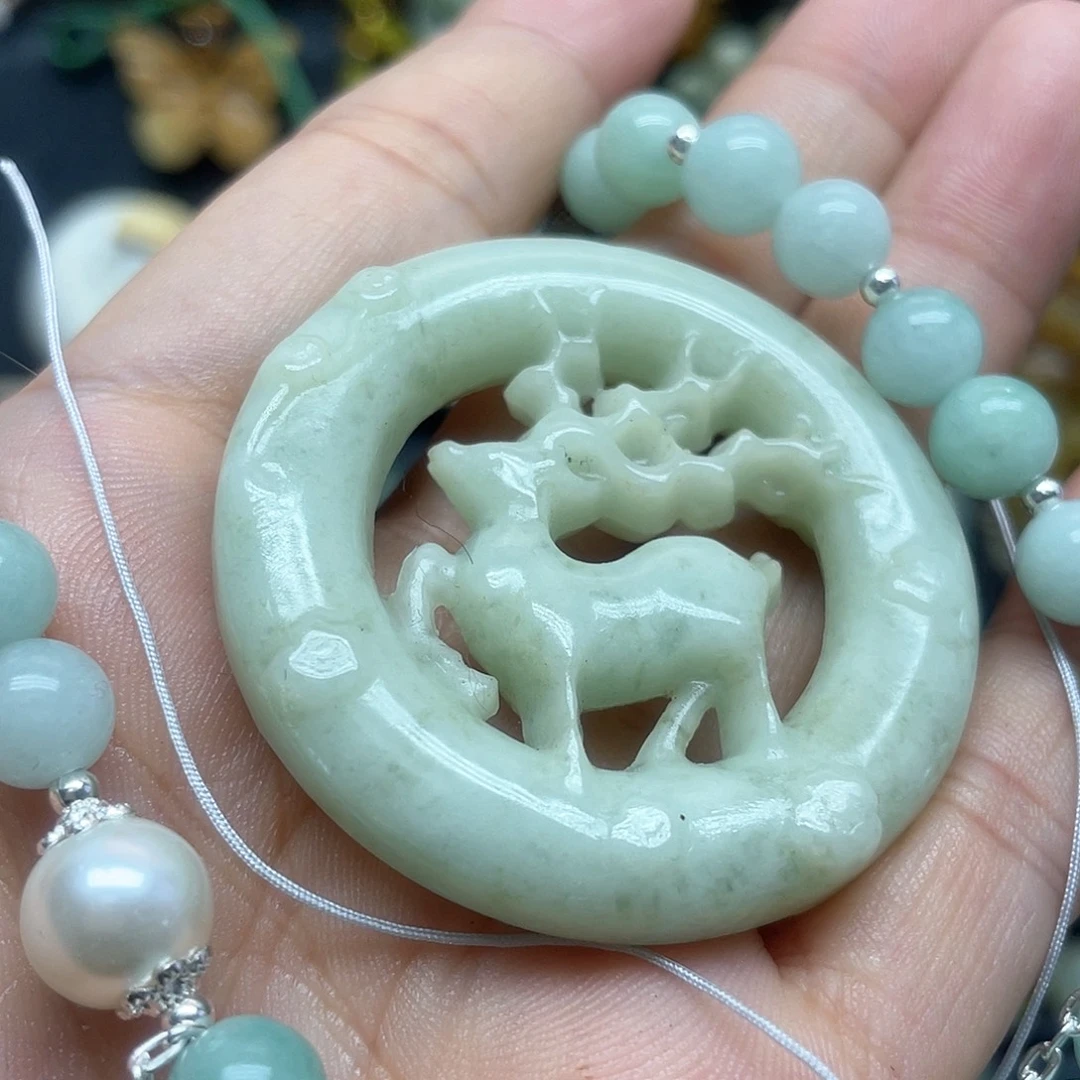 蛇纹石玉未镶嵌颈饰