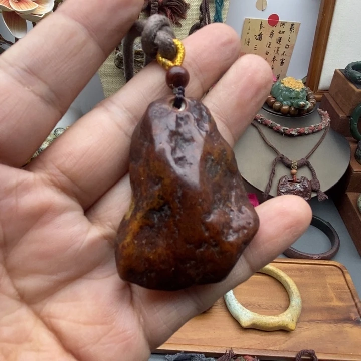 未镶嵌岫岩河磨玉（透闪石质玉）挂件