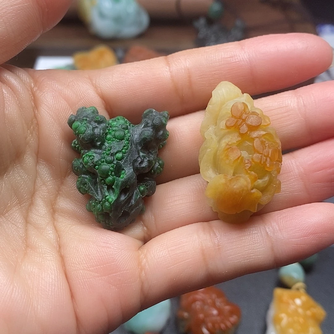 罗***行未镶嵌定制翡翠毛货抛光