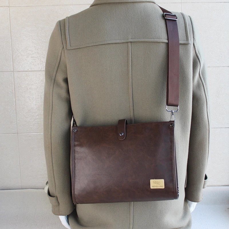 潮牌时尚街头男包单肩包斜挎包男士13寸包休闲韩版潮旅行包大容量