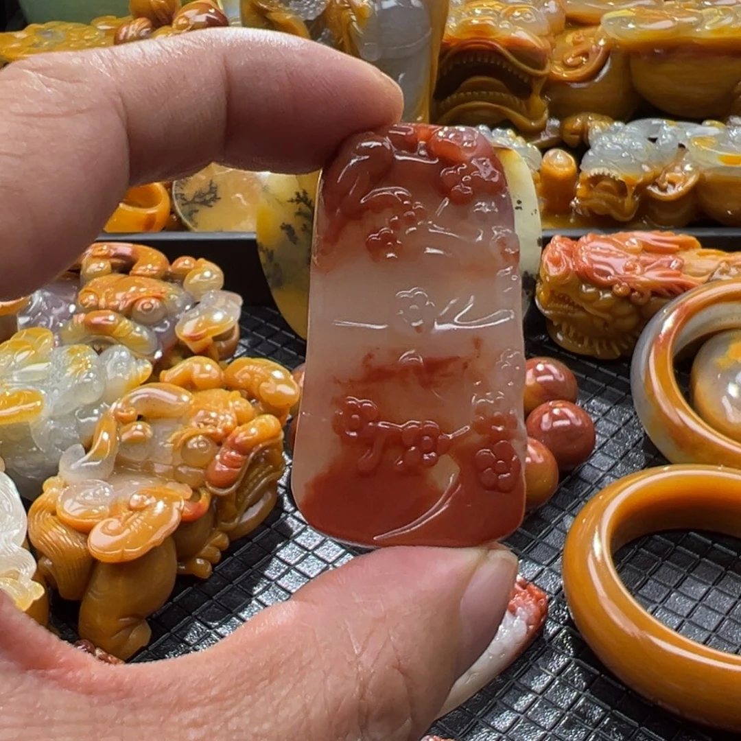 石英质玉未镶嵌颈饰