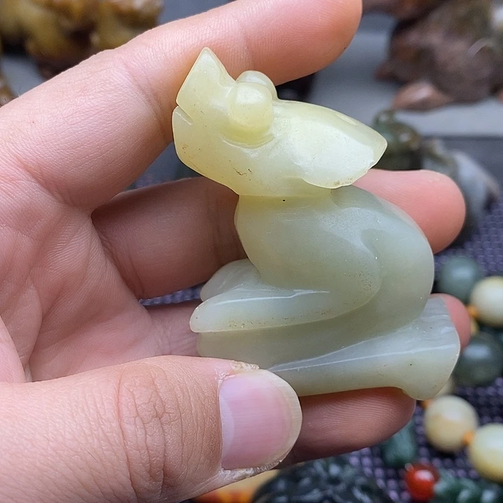 未镶嵌蛇纹石玉颈饰