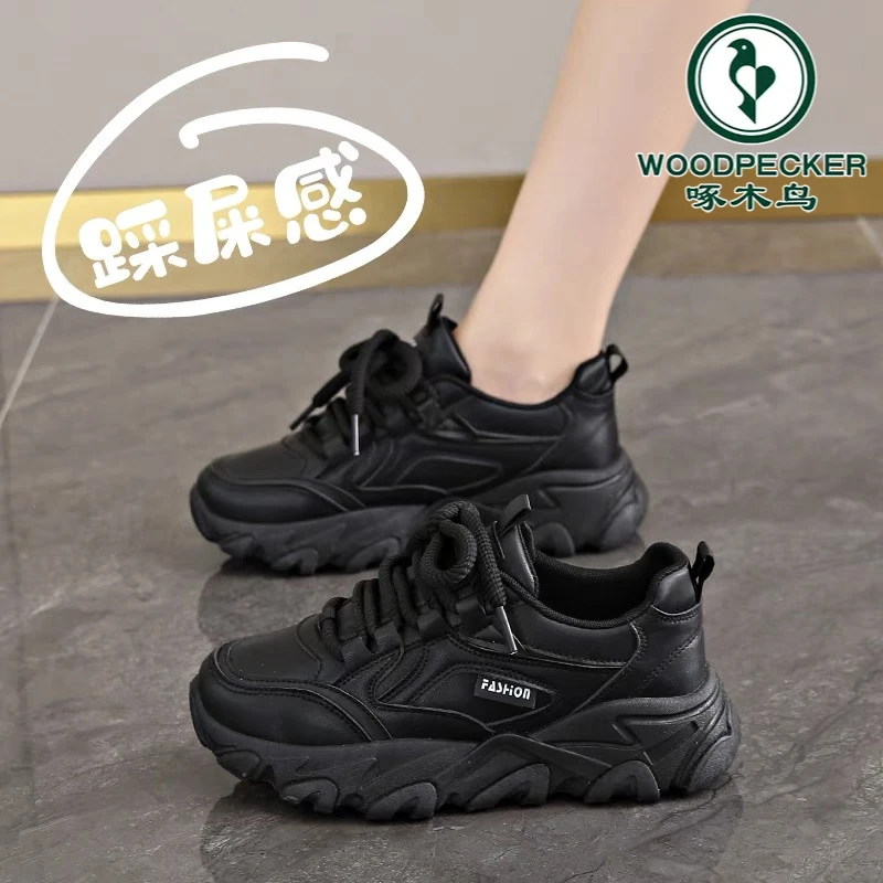 啄木鸟老爹鞋女款2025新款爆款春季厚底休闲运动鞋踩屎感软底黑色