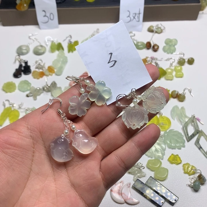 蛇纹石玉耳钉足银镀金镶嵌青**盖