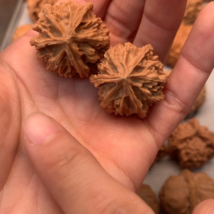 文玩核桃把件全品三棱手捻