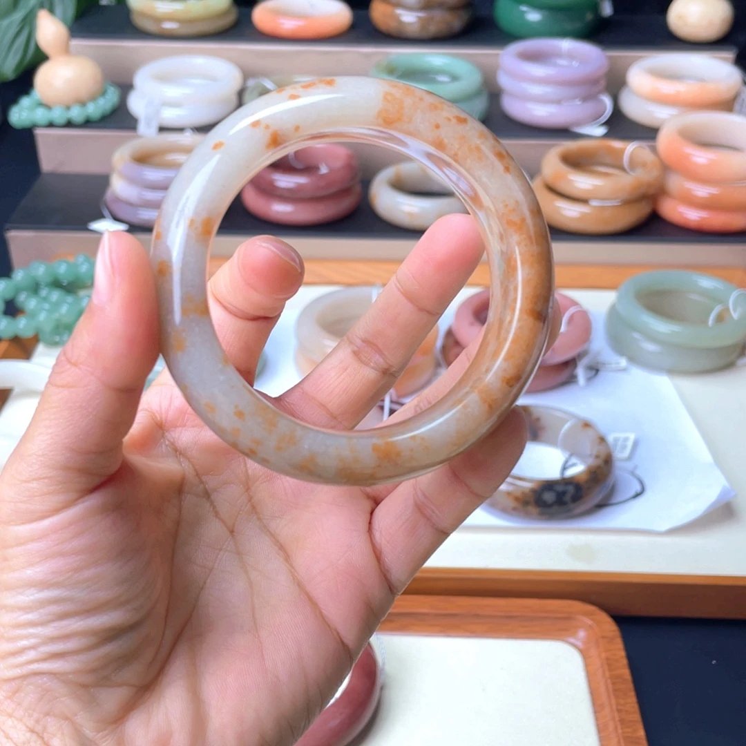 唯***一石英质玉未镶嵌手镯