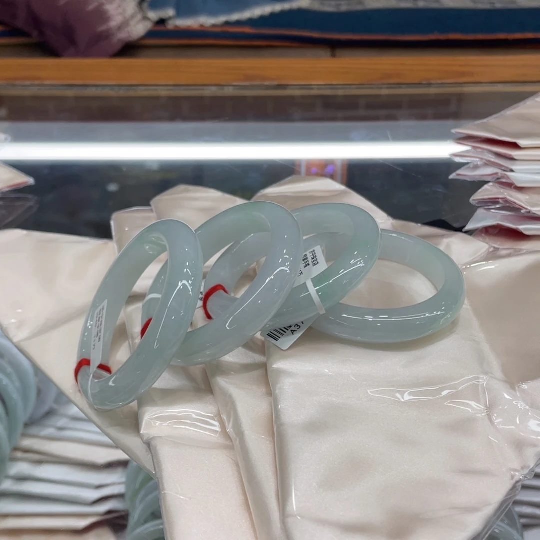 翡翠未镶嵌手镯54到56可带