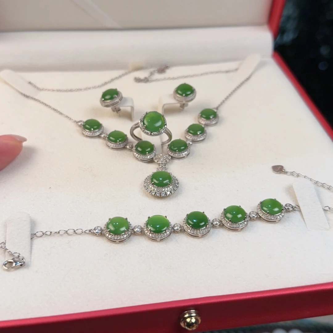 平***真和田玉未镶嵌颈饰