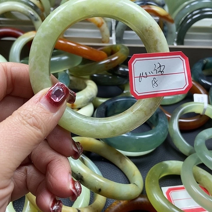 蛇纹石玉手镯未镶嵌?*语