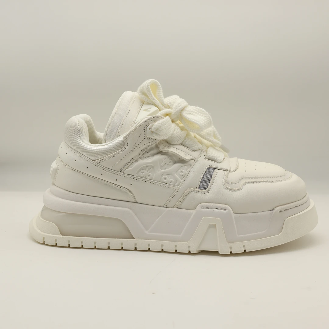 2025新款百搭增高潮流板鞋透气防滑休闲系带时尚韩版运动皮鞋圆头