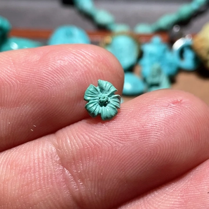 绿松石颈饰未镶嵌章*染