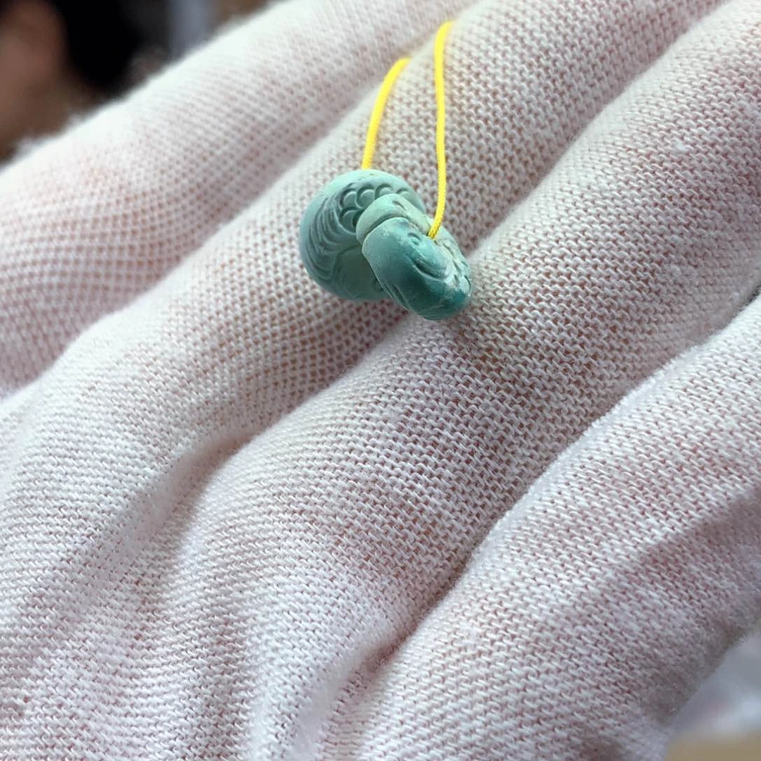 绿松石未镶嵌挂件