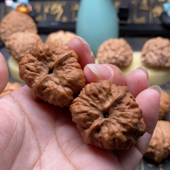 文玩核桃吊坠.金蟾