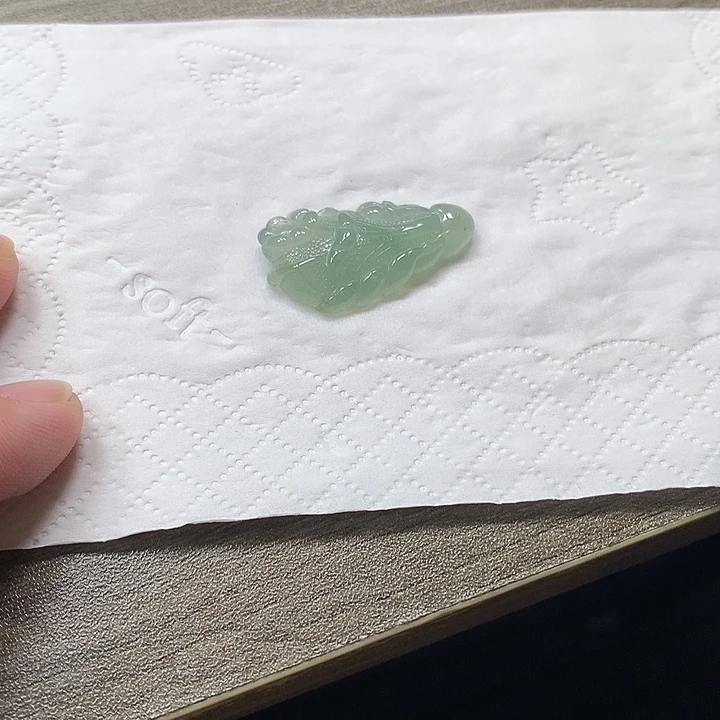 翡翠未镶嵌颈饰白菜