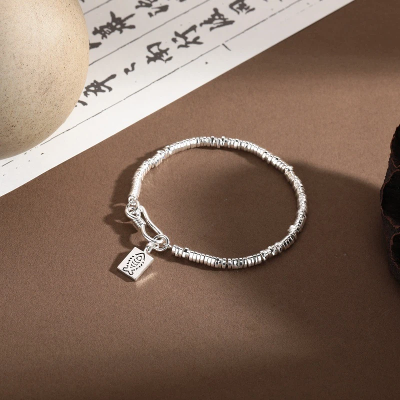 新款小鱼方牌手链女韩版高级小众设计简约百搭时尚精致小清新饰品