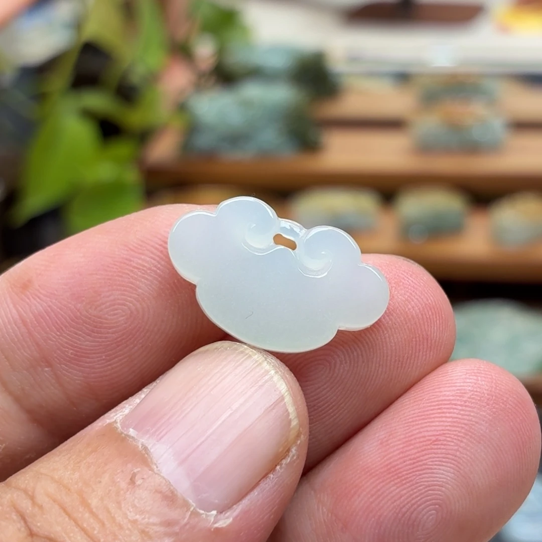 翡翠未镶嵌颈饰平安锁