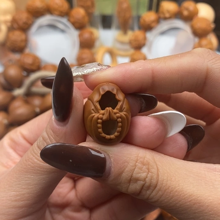 吊坠橄榄核镂空无向佛