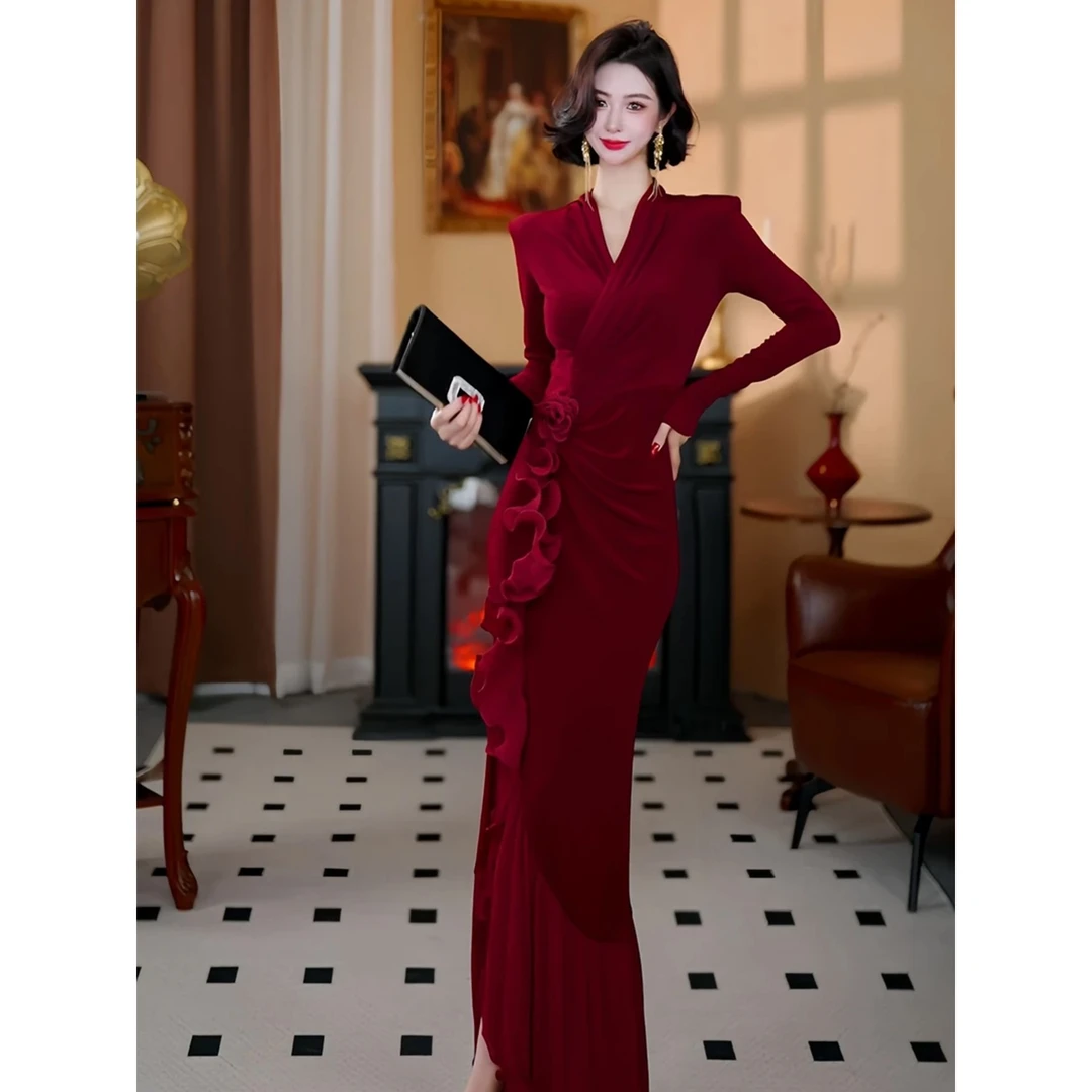 重要场合法式气质礼服高级感巨好看小众红色丝绒开叉订婚连衣裙秋
