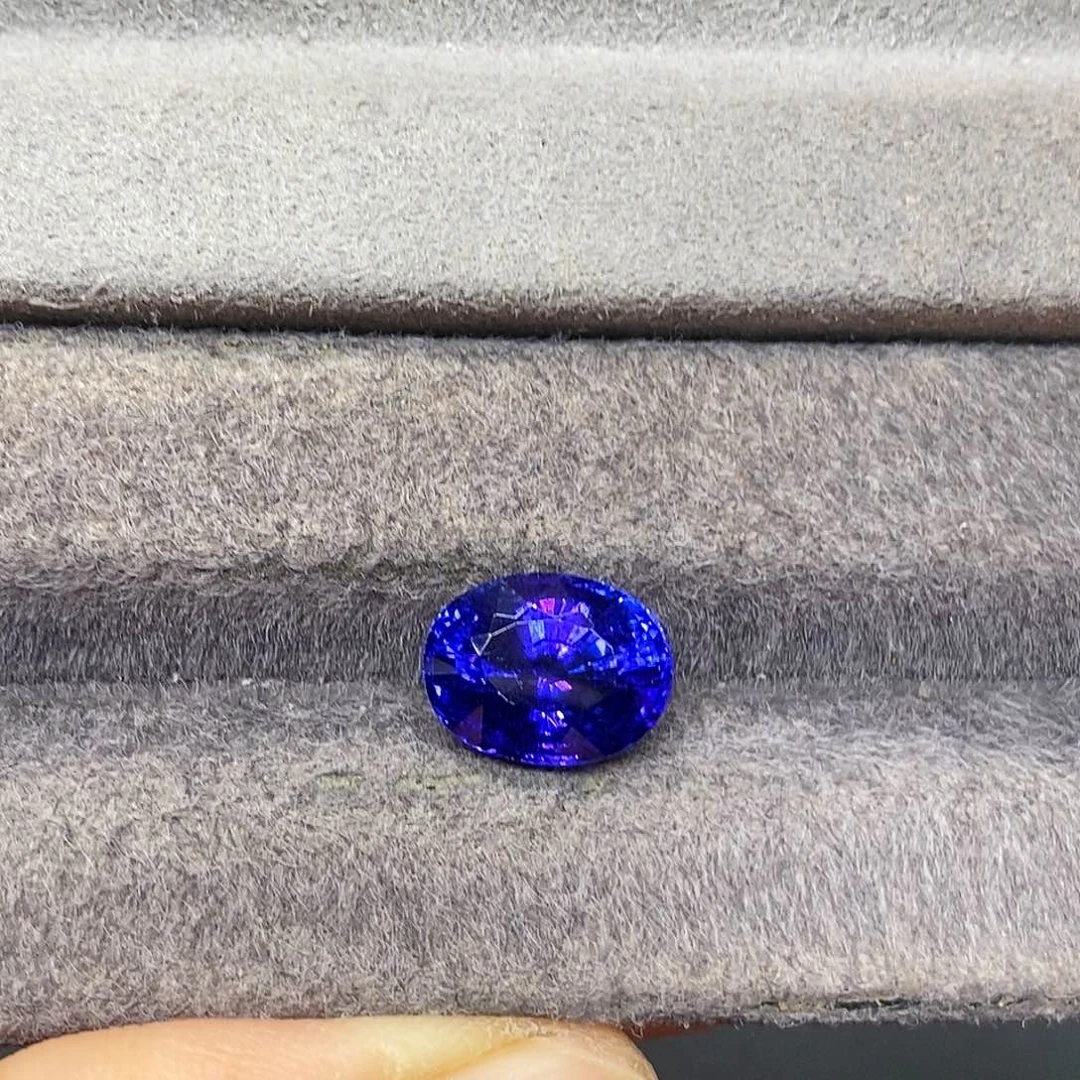 坦桑石未镶嵌4.98克拉天然全净满火彩坦桑石