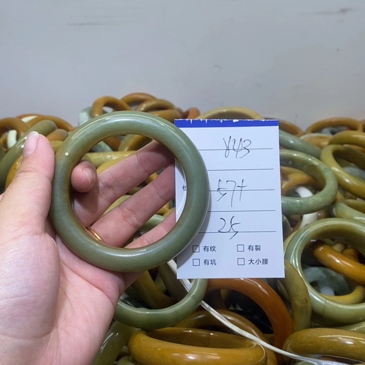 蛇纹石玉未镶嵌手镯昂*