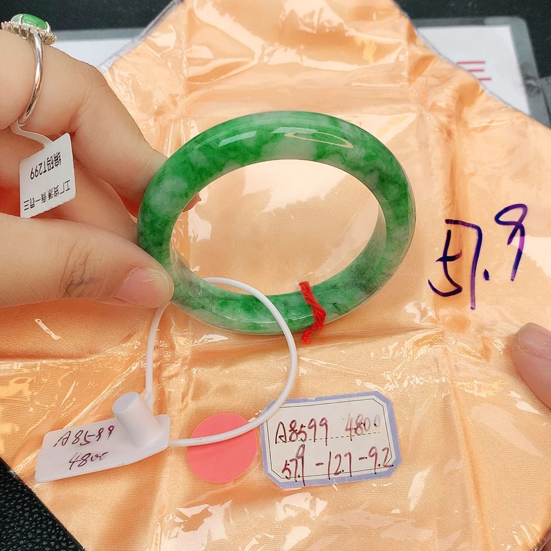 翡翠手镯未镶嵌静缅甸翡翠
