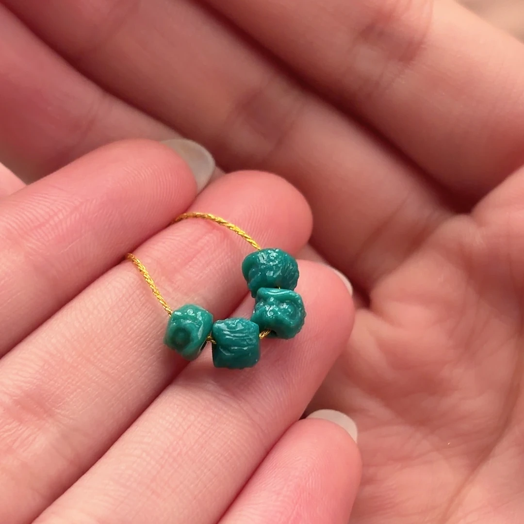 绿松石未镶嵌颈饰