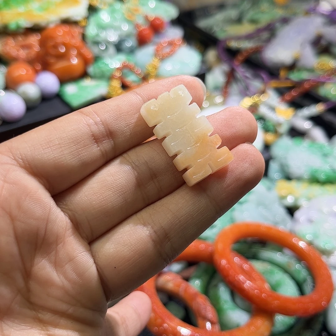 颈饰未镶嵌翡翠待编织