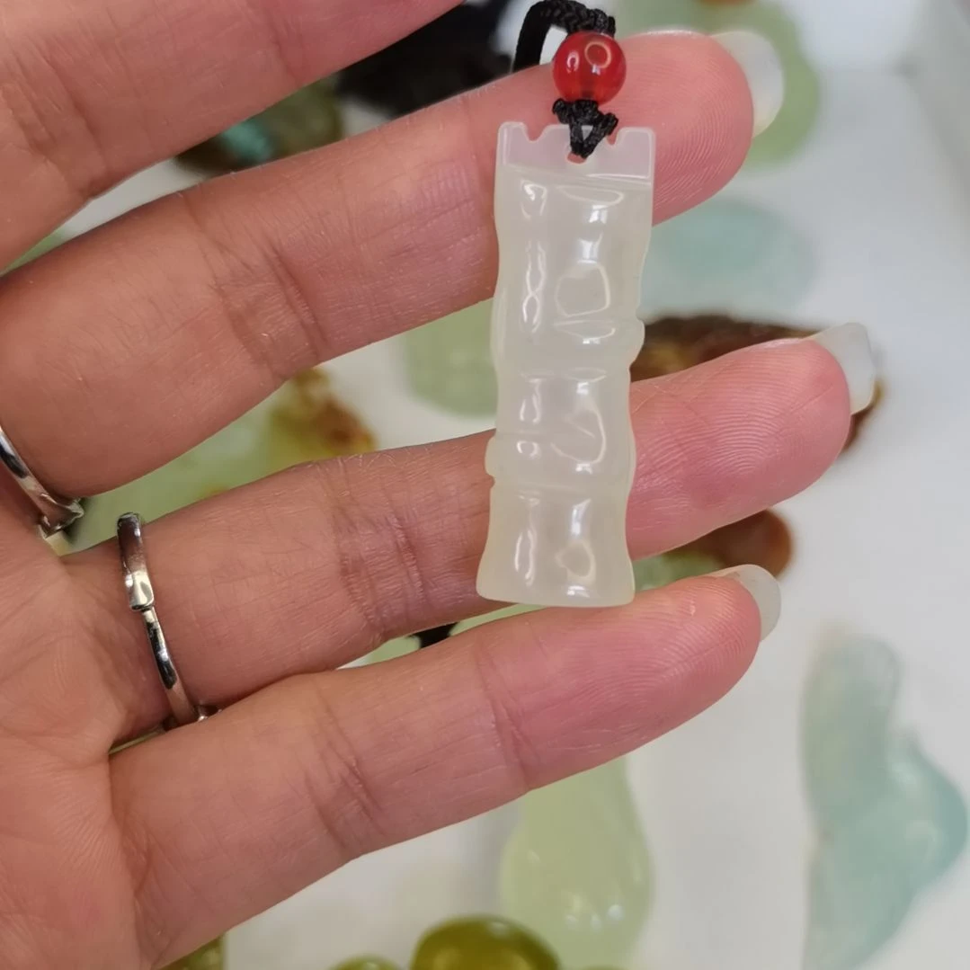 蛇纹石玉未镶嵌吊坠