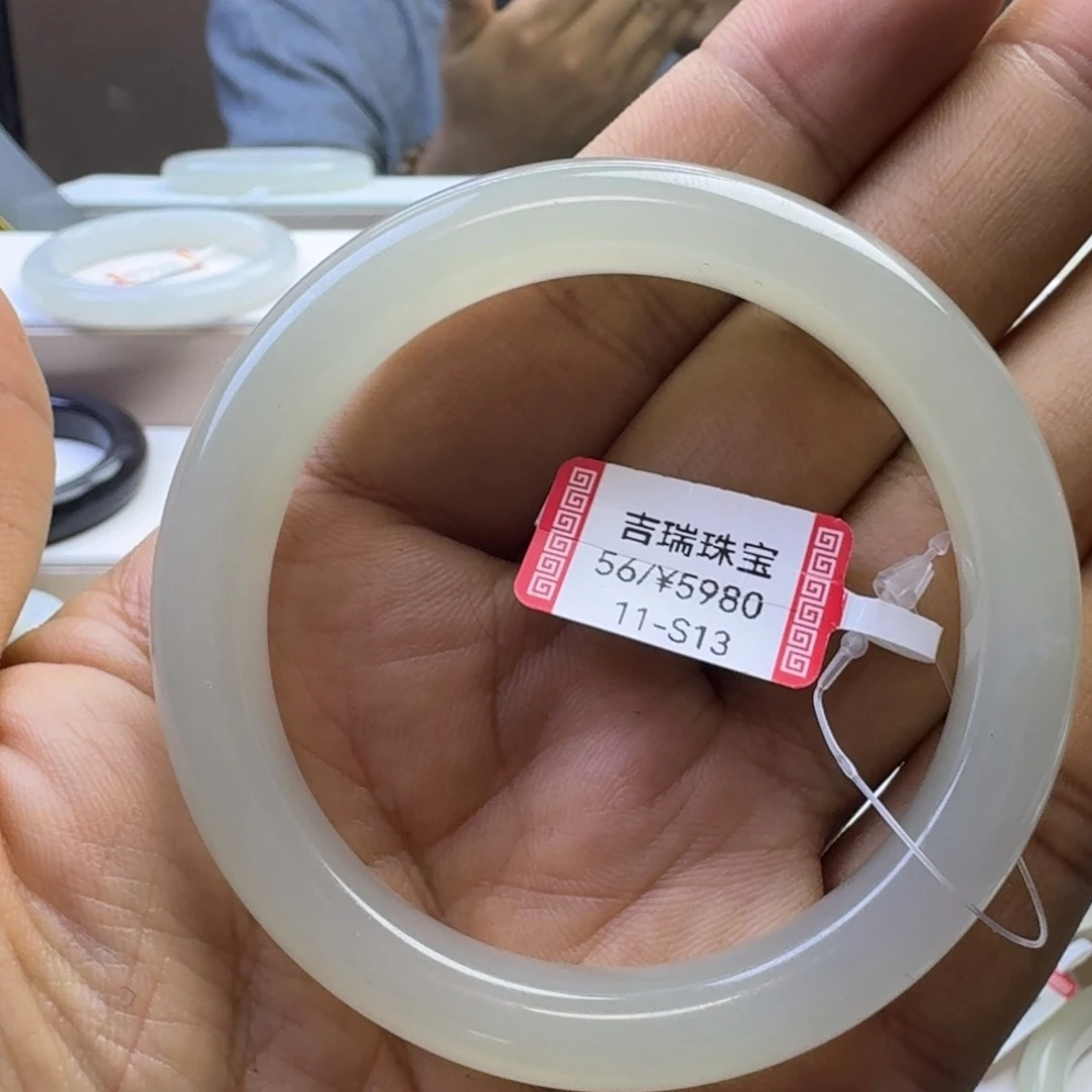 和田玉未镶嵌手镯