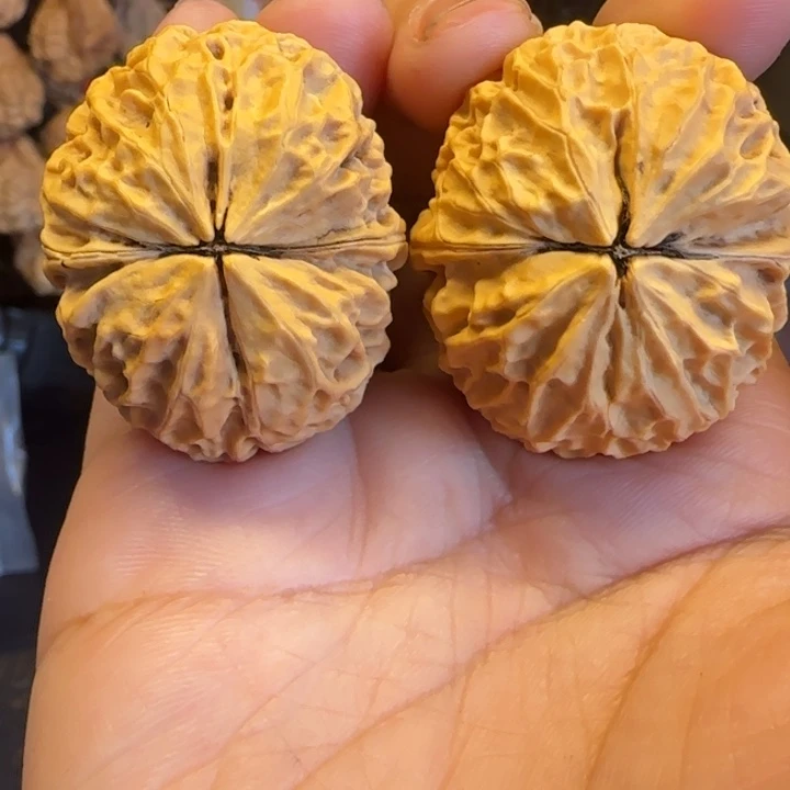 用***4吊坠文玩核桃龙鳞绣球38微瑕
