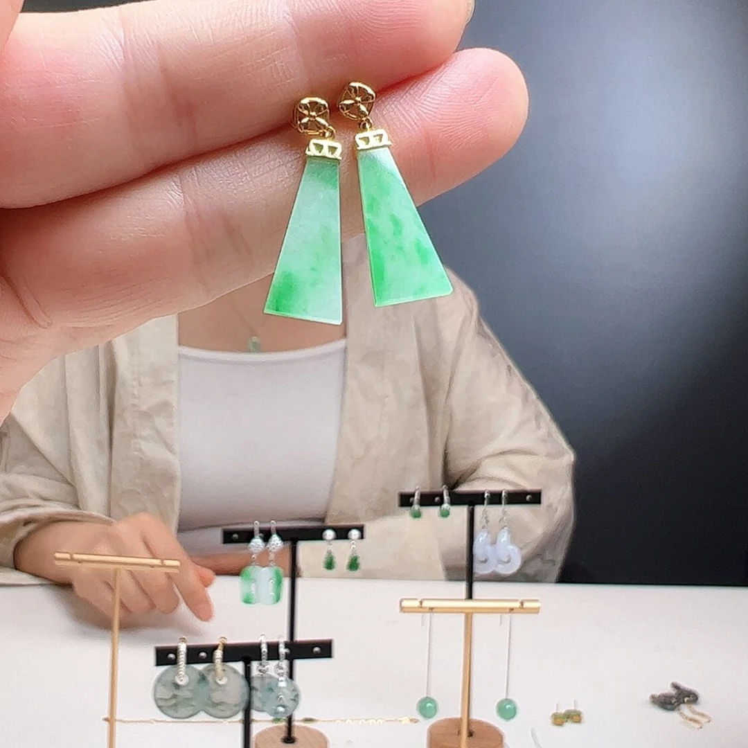 翡翠18K金镶嵌耳饰天然翡翠