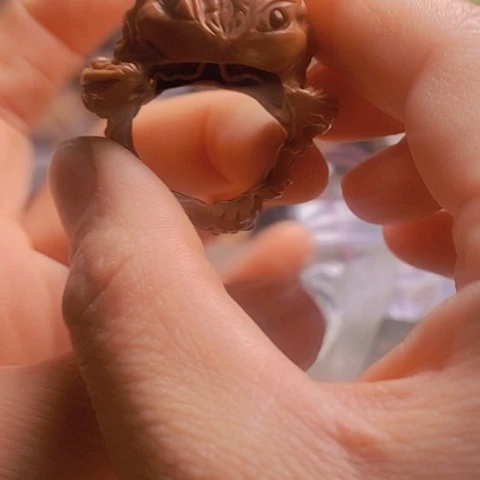 桃核把件白狮子金蟾