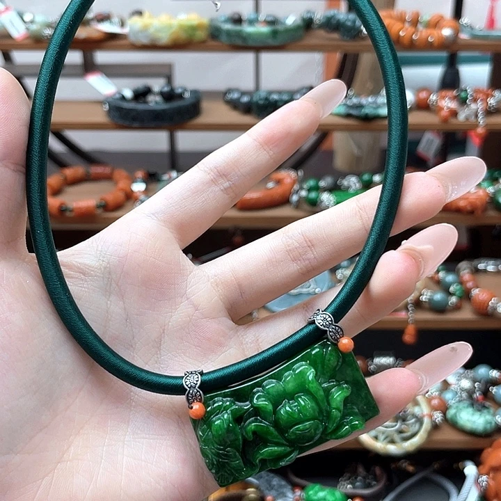 格***化翡翠未镶嵌手链饰品