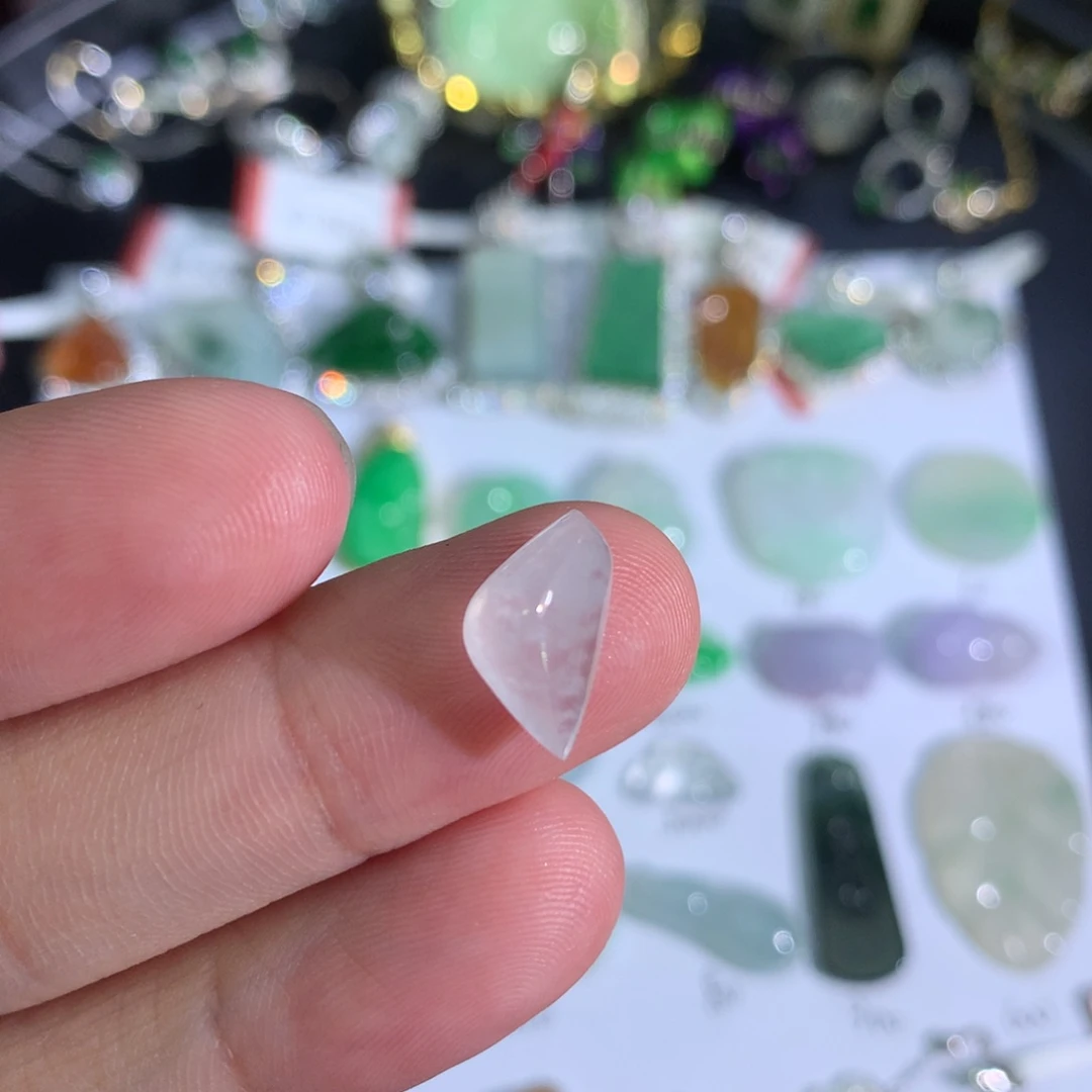 裸石翡翠白冰随形