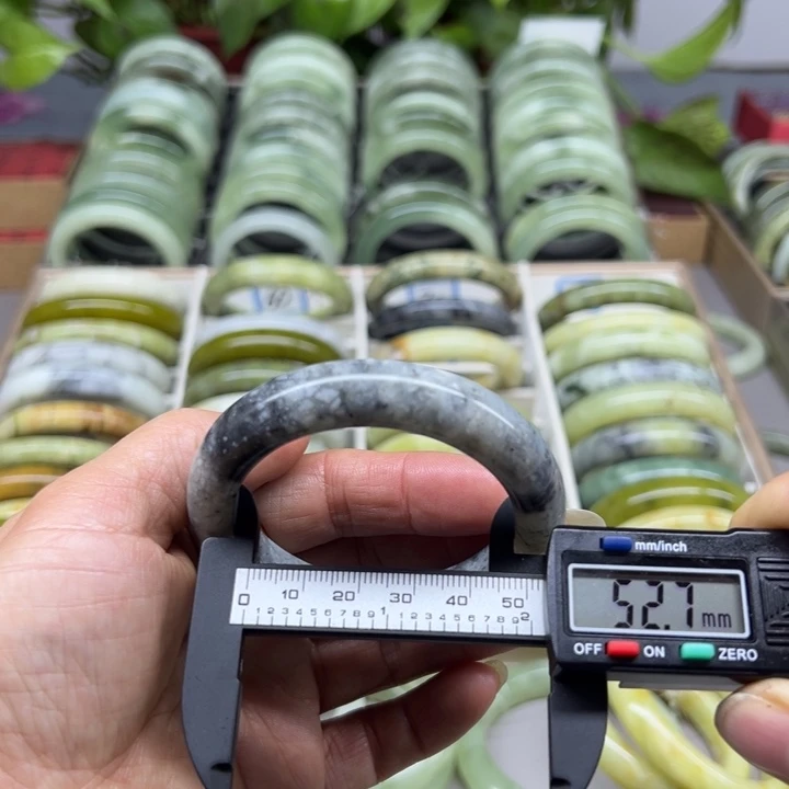 蛇纹石玉未镶嵌手镯51