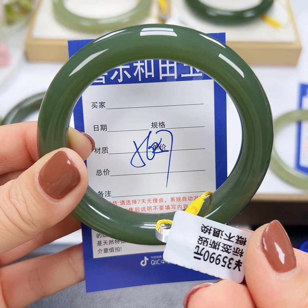 和田玉未镶嵌手镯